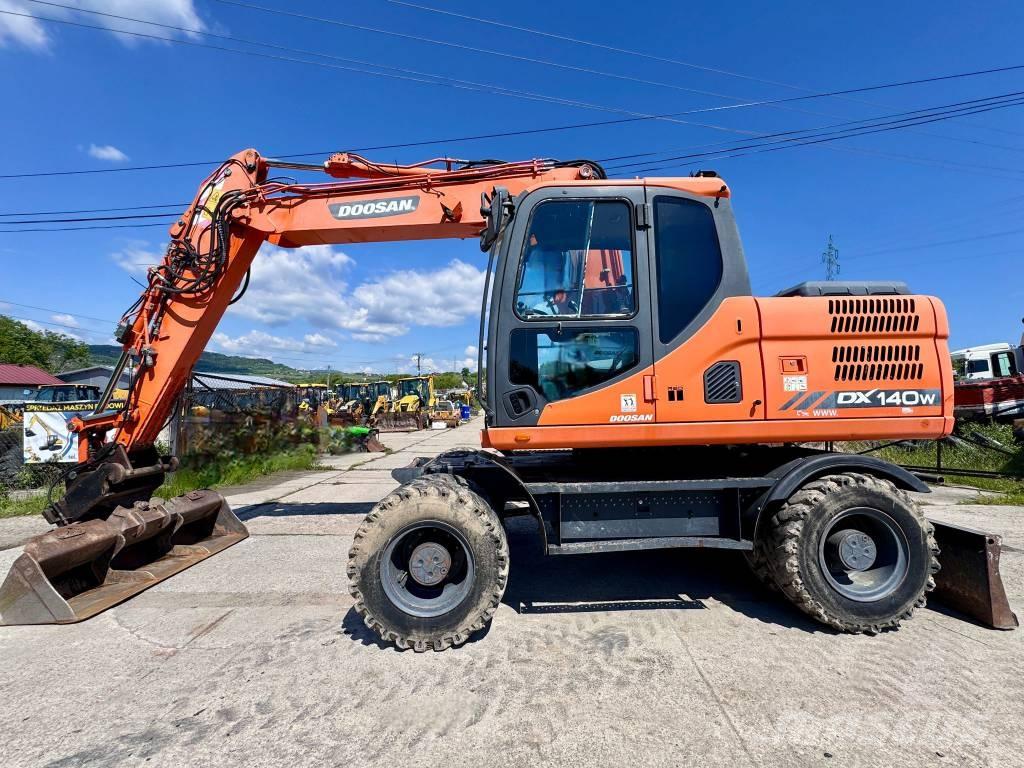 Doosan DX 140 W-3 Bageri na kotačima