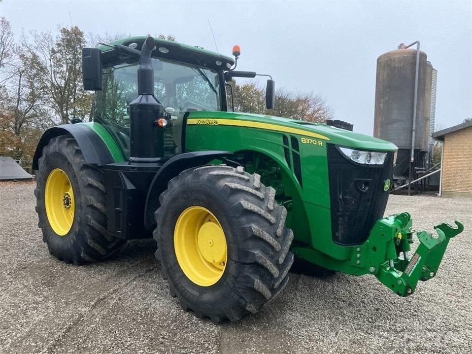 John Deere 8370 R Traktori