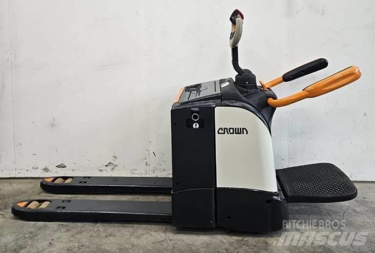 Crown WT 3040 E Nisko podizni električni viličar sa platformu