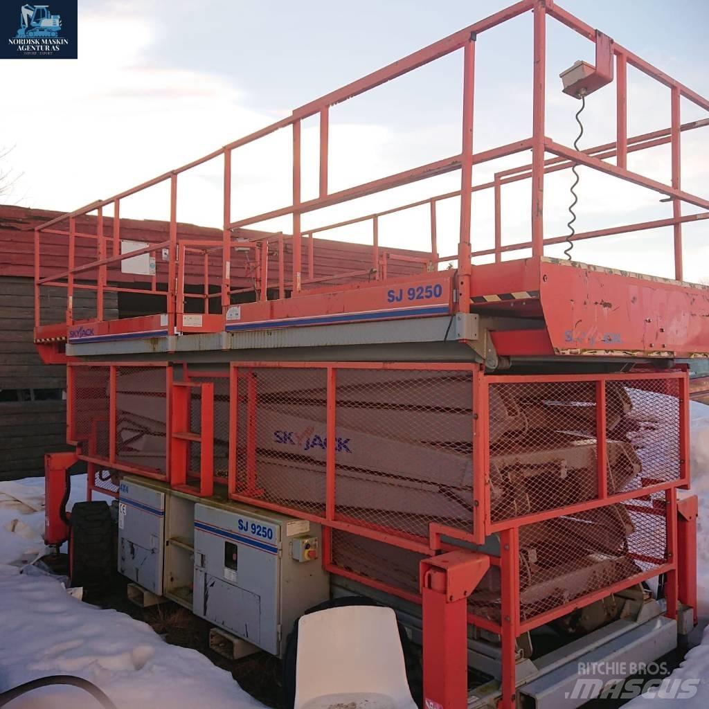SkyJack 9250 Škaraste platforme