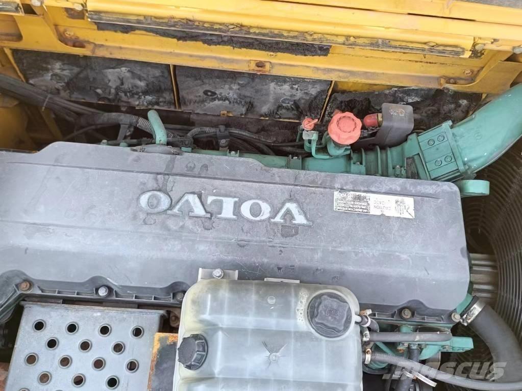 Volvo EC 480 Bageri gusjeničari