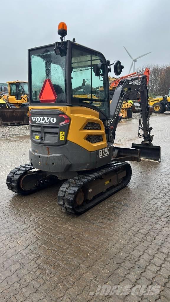 Volvo ECR 25 D Mini bageri <7t