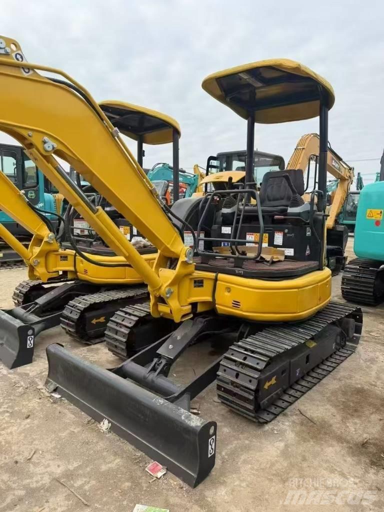 Komatsu 30 Bageri gusjeničari