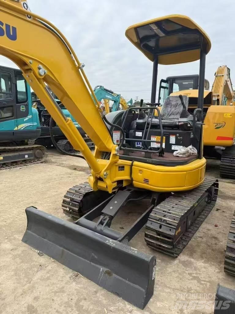 Komatsu 30 Bageri gusjeničari
