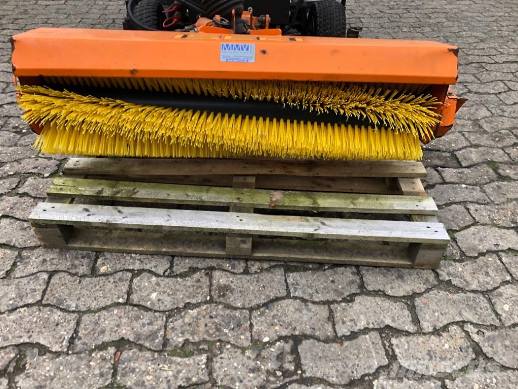 Iseki KL 110 Strojevi za metenje