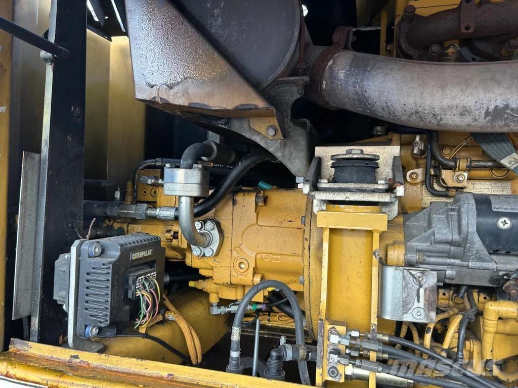 CAT M316D Bageri na kotačima