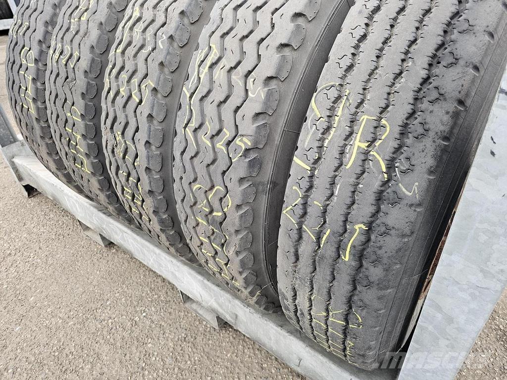 Uniroyal 9 R 22.5 Skeletne poluprikolice