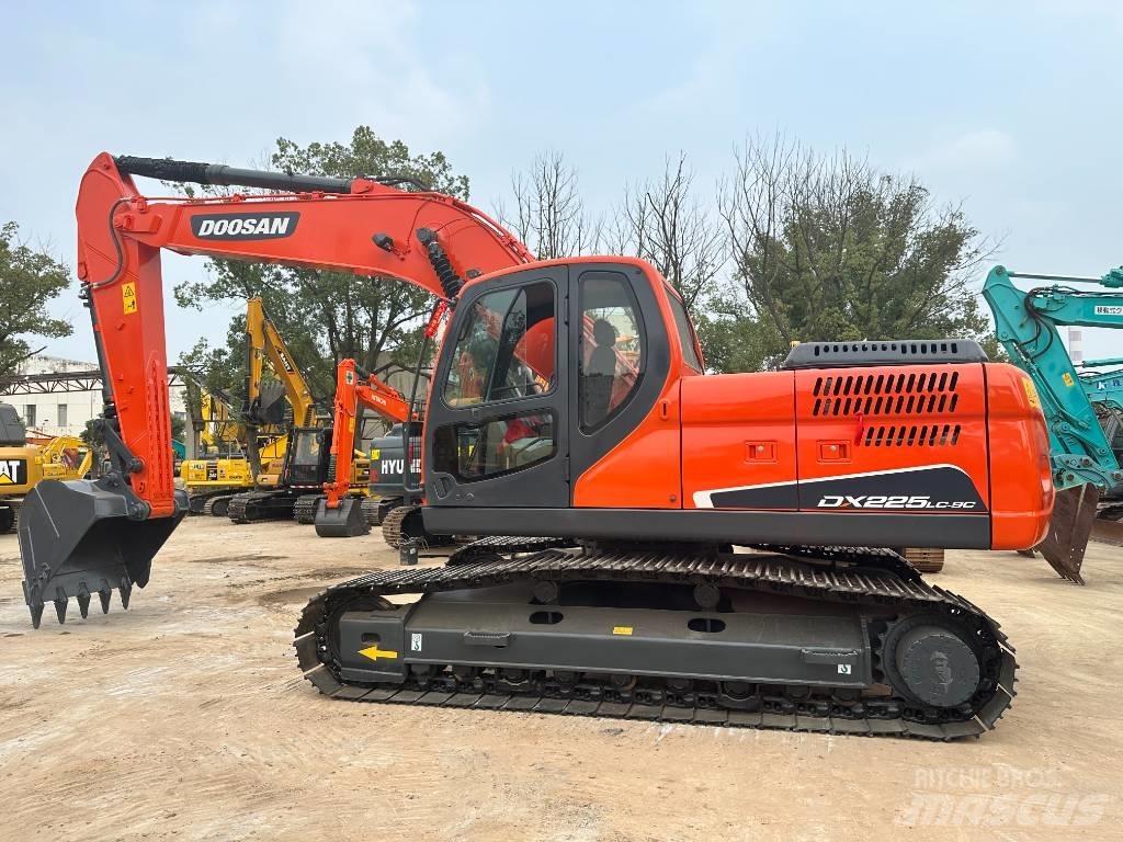 Doosan DX 225 LC-9 Bageri gusjeničari