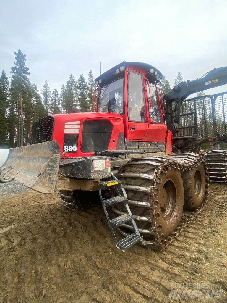 Komatsu 895 Forvarderi