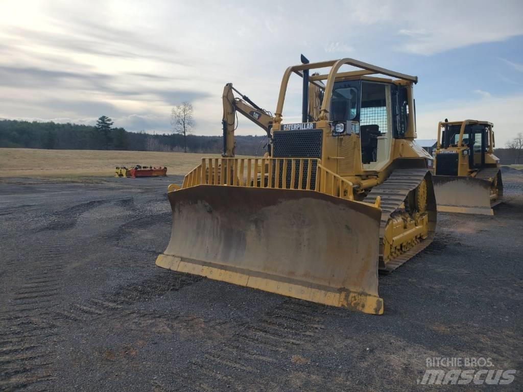 CAT D 6 M XL Buldožeri gusjeničari