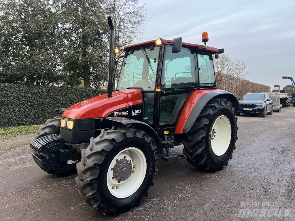 New Holland L 85 DT Traktori