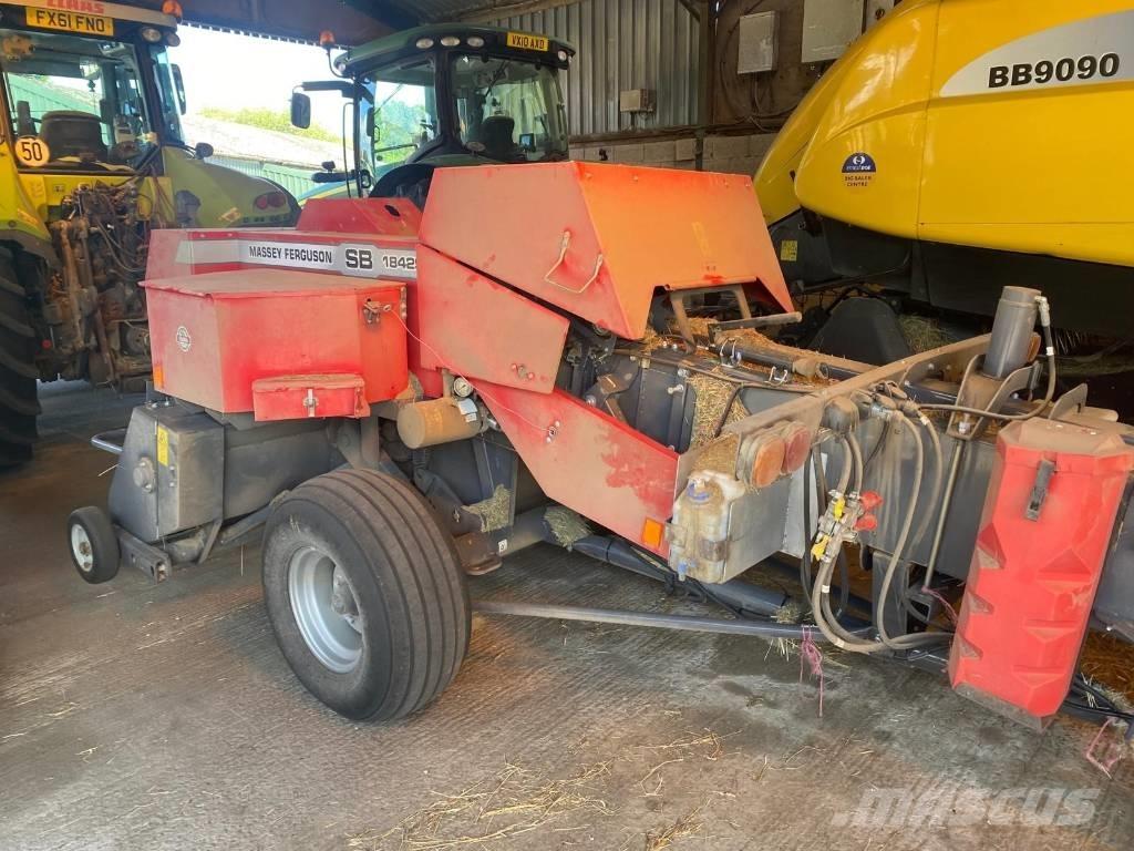 Massey Ferguson 1842 Balirke za kockaste bale