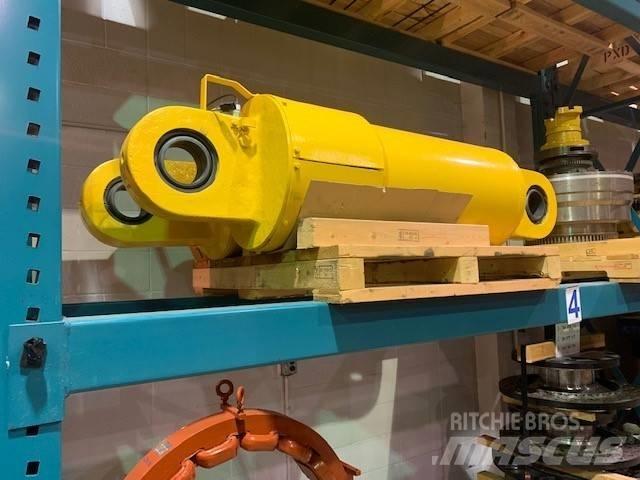 Komatsu 830 E Zglobni demperi
