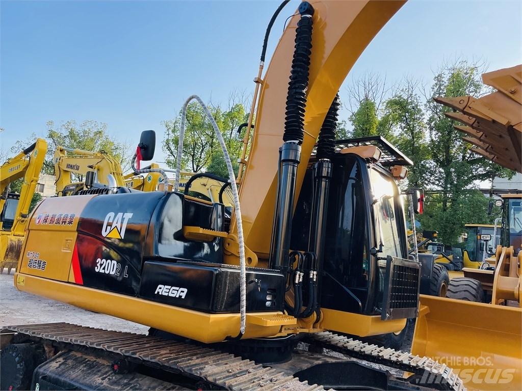 CAT 320d2l Bageri gusjeničari
