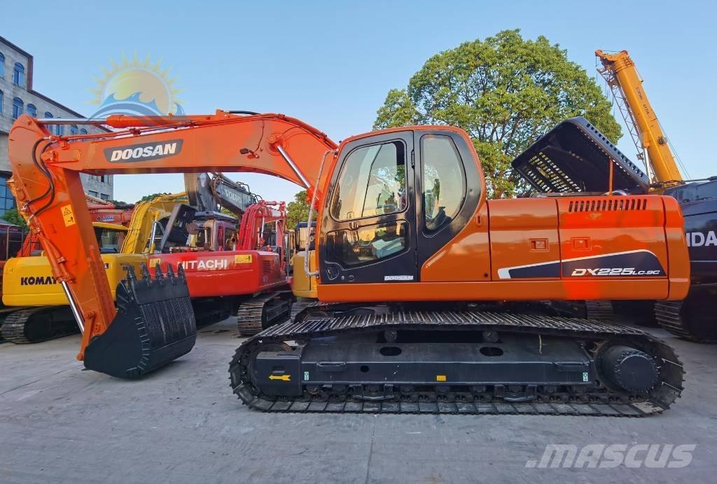 Doosan DX 225 LC Bageri gusjeničari