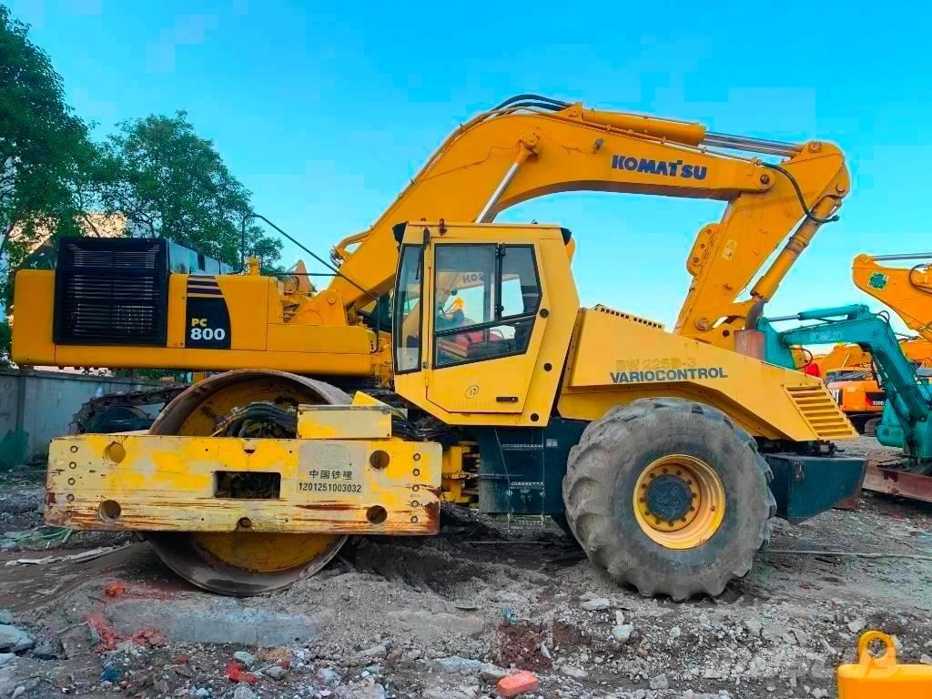 Bomag BW 225 D-3 Valjci sa dvojnim bubnjem