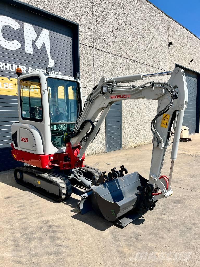 Takeuchi TB 225 Mini bageri <7t