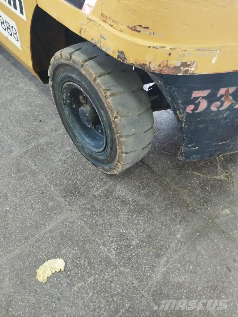 CAT DP 30 NT Dizelski viličari