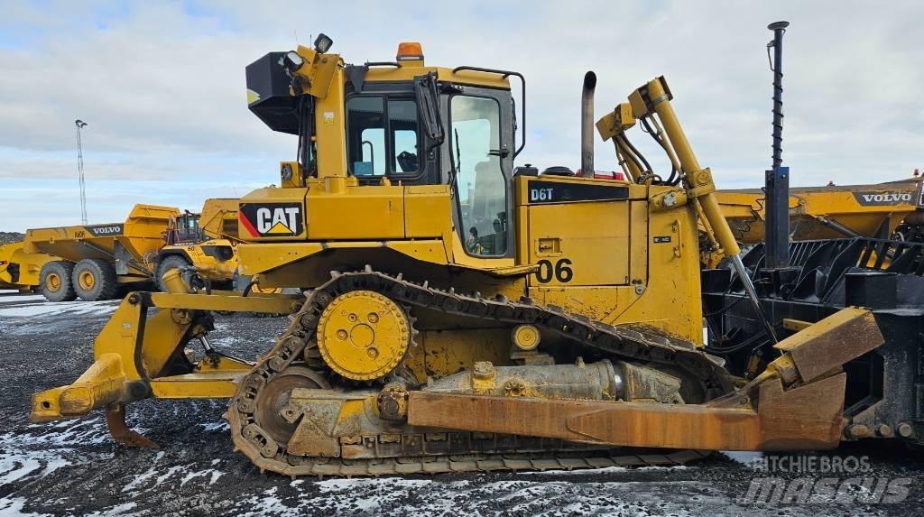 CAT D 6 T XL Buldožeri gusjeničari