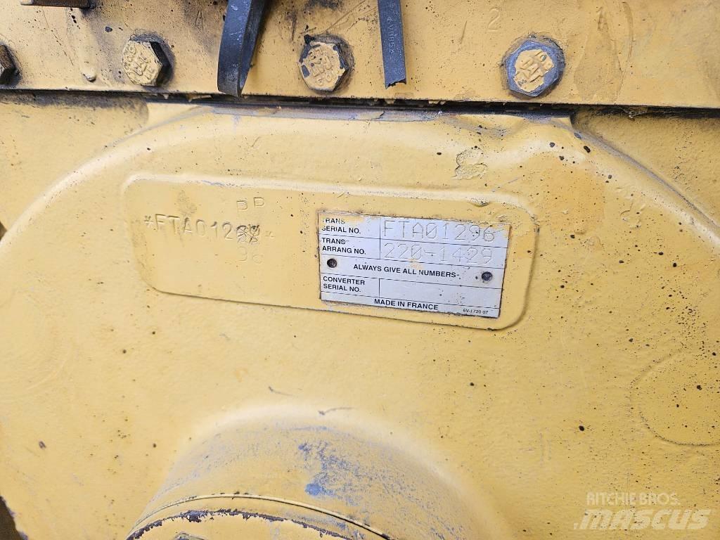 CAT D 6 T XL Buldožeri gusjeničari