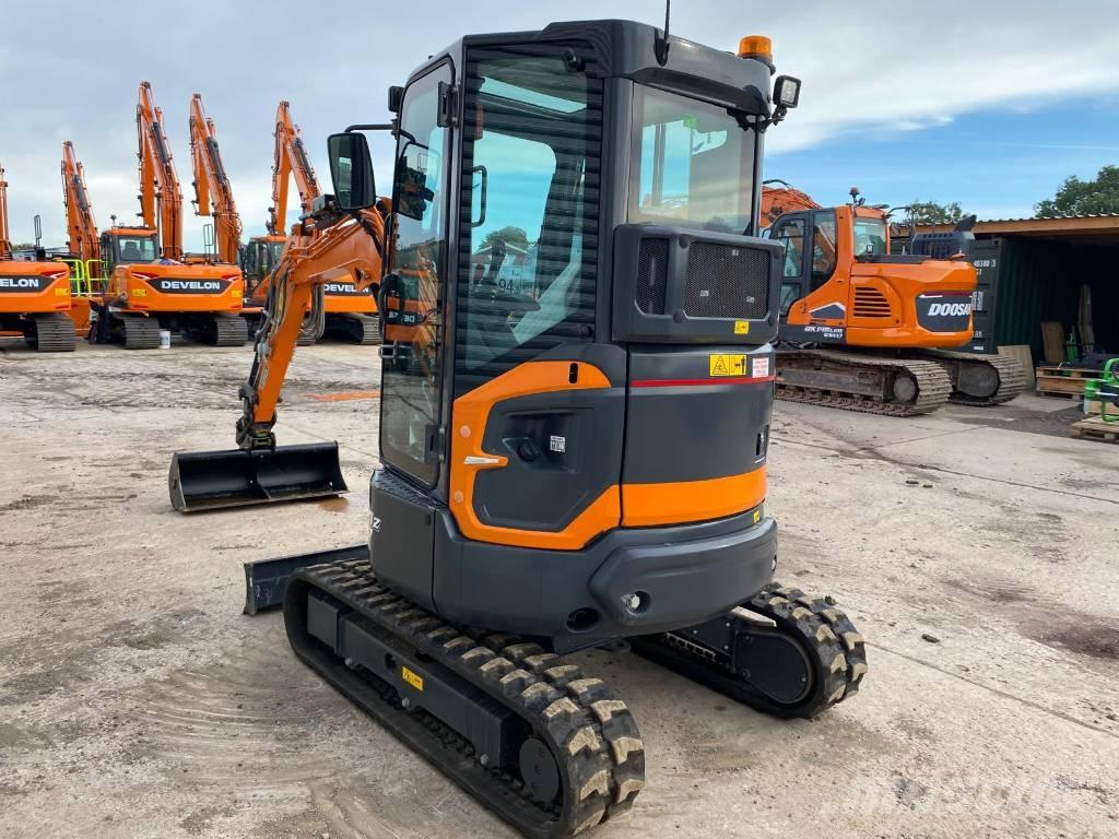 Develon DX 27 Z-7 Mini bageri <7t