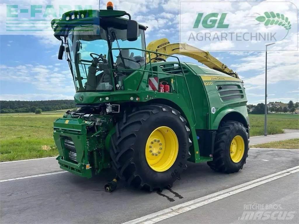 John Deere 8200 i Strojevi za krmu na vlastiti pogon