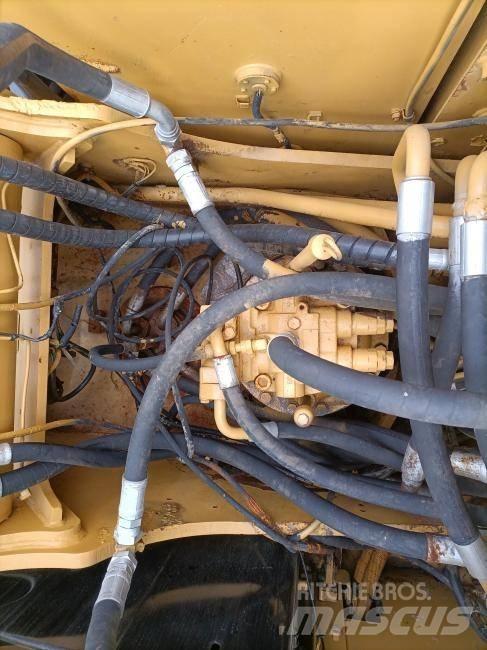 CAT 325 D Bageri gusjeničari