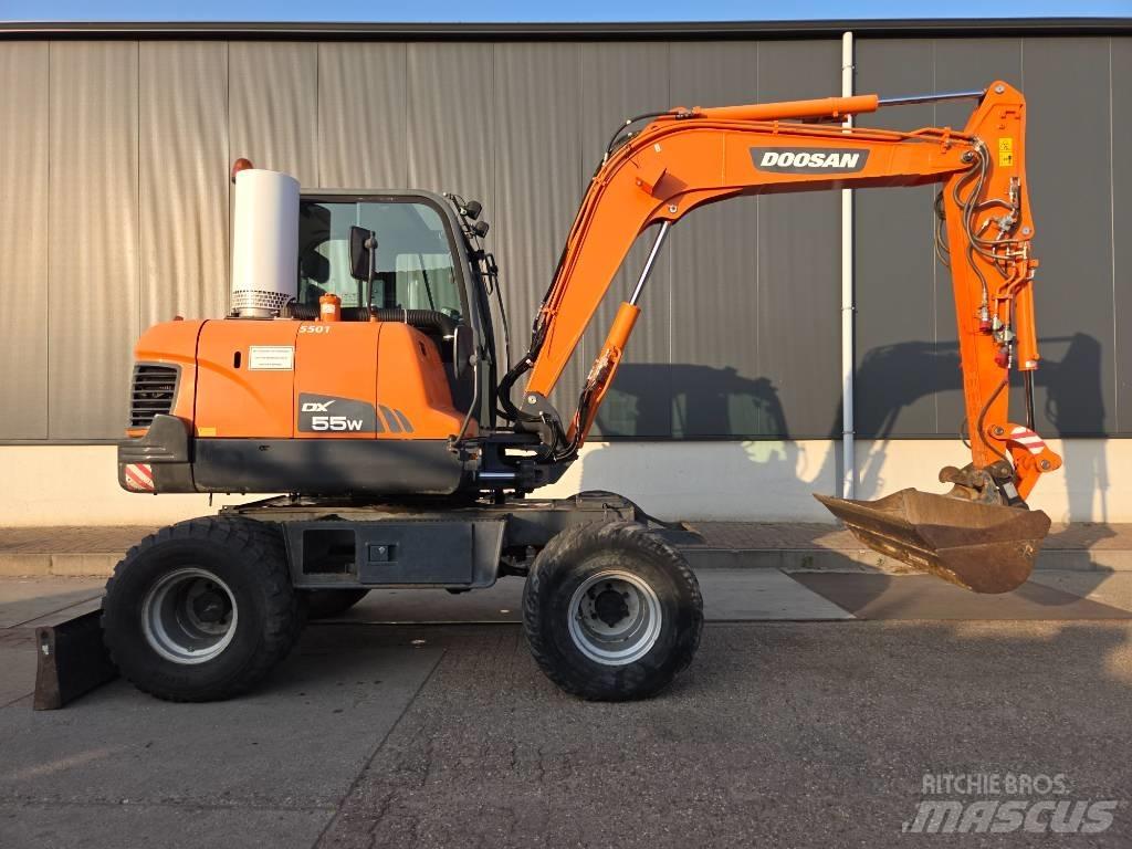 Doosan DX 55 W Bageri na kotačima