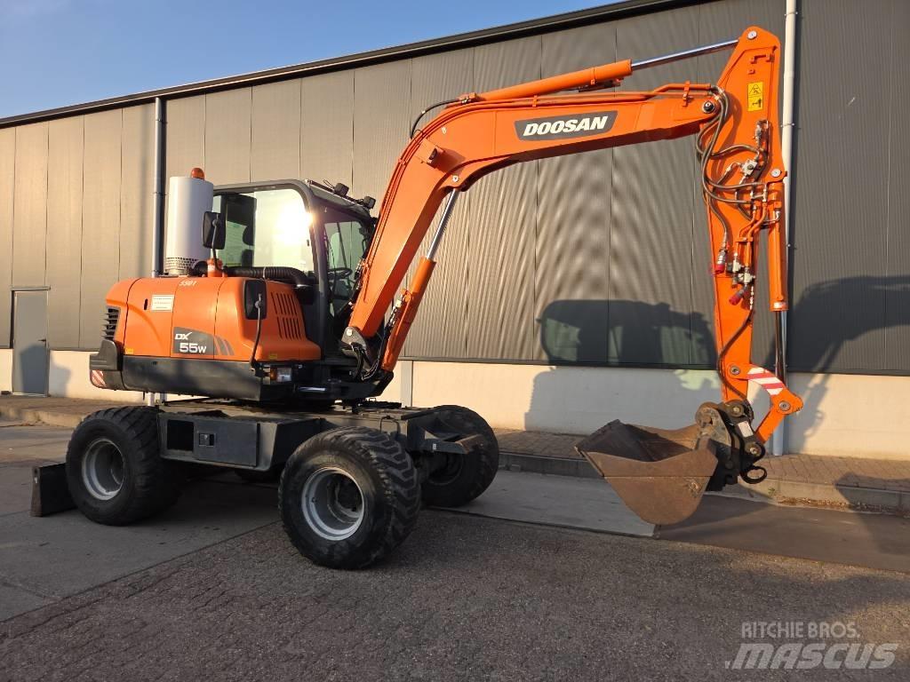 Doosan DX 55 W Bageri na kotačima