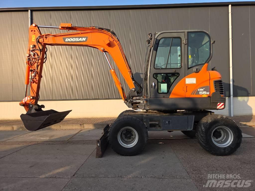 Doosan DX 55 W Bageri na kotačima