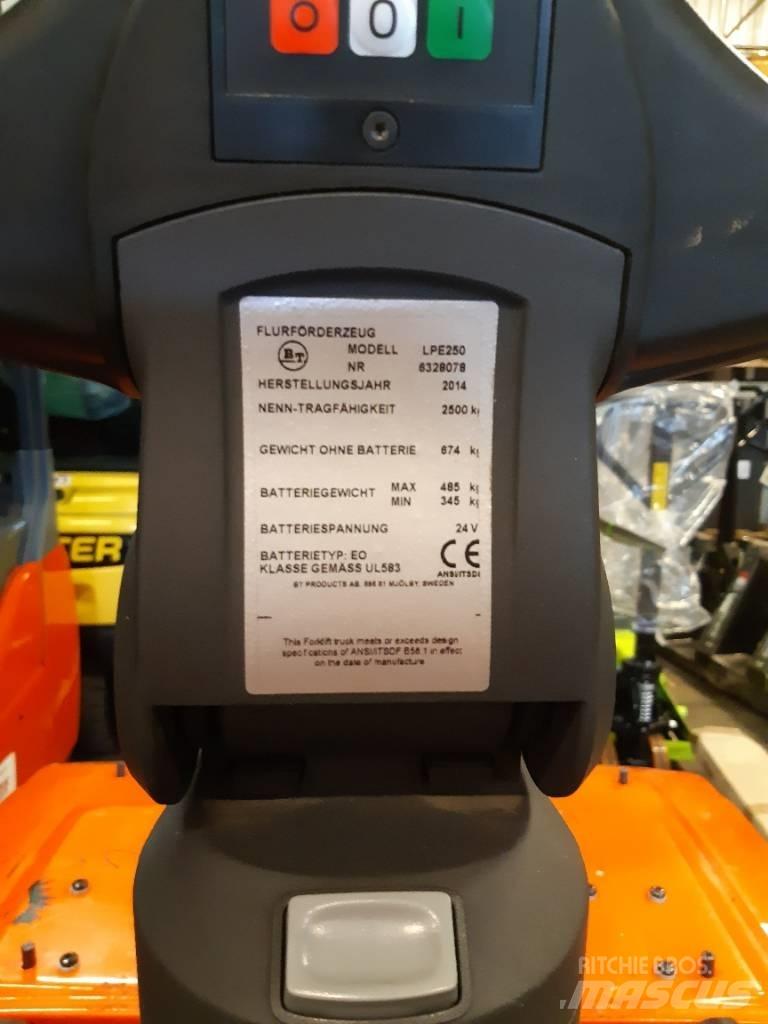 Toyota LPE250 Nisko podizni električni viličar sa platformu