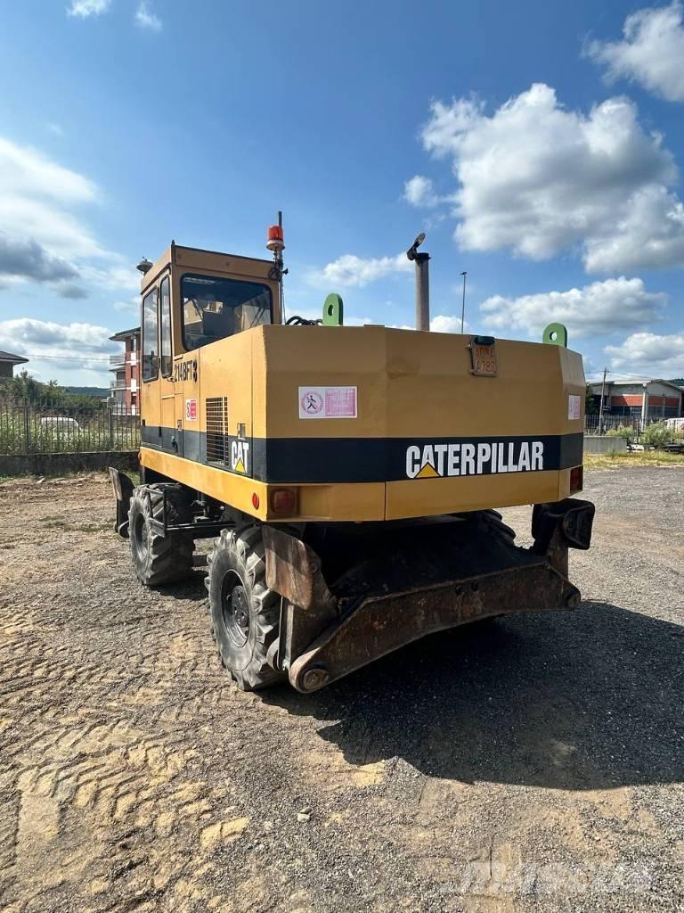 CAT 214 Bageri na kotačima