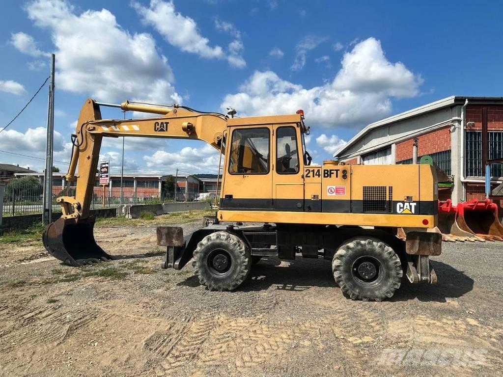 CAT 214 Bageri na kotačima