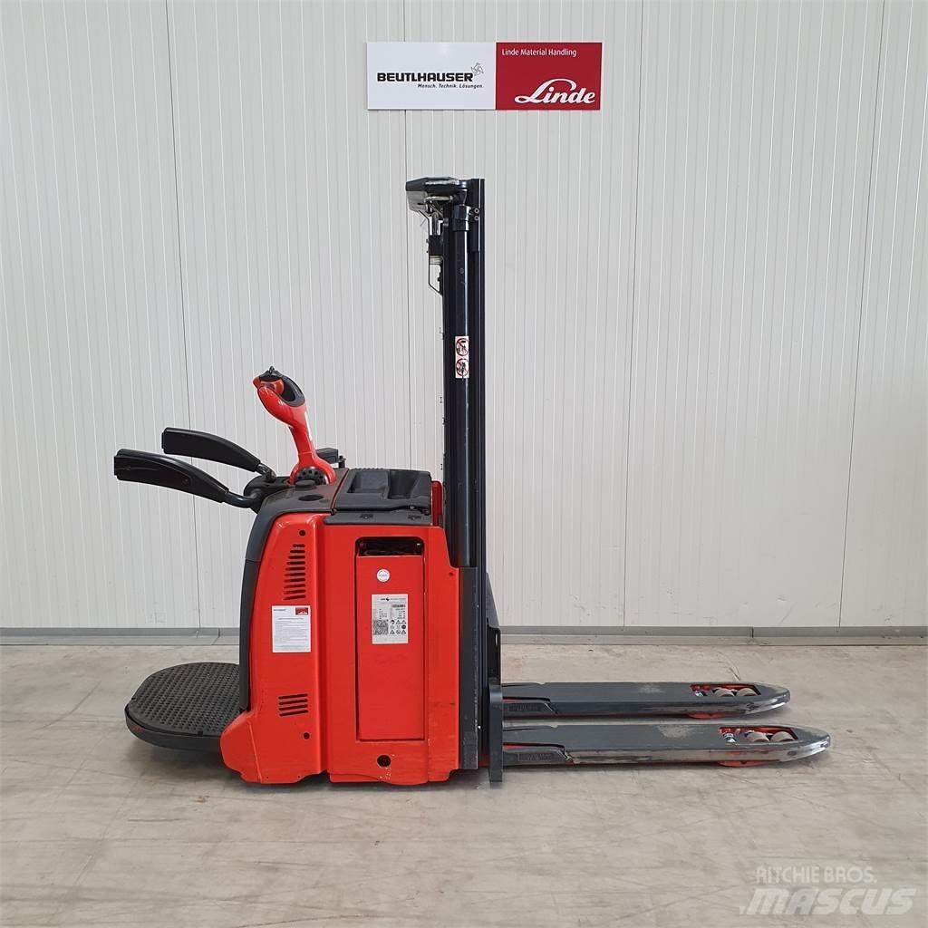 Linde D12AP Ručni električni viličar