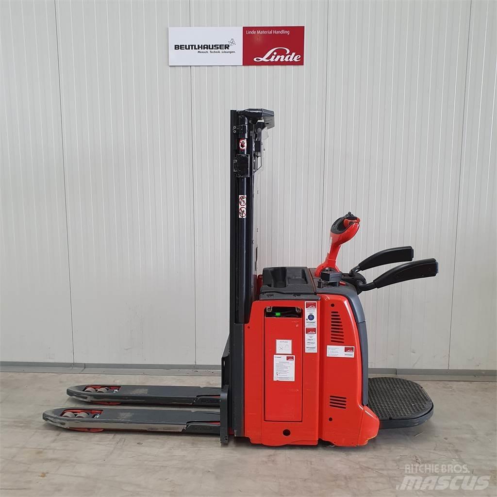 Linde D12AP Ručni električni viličar