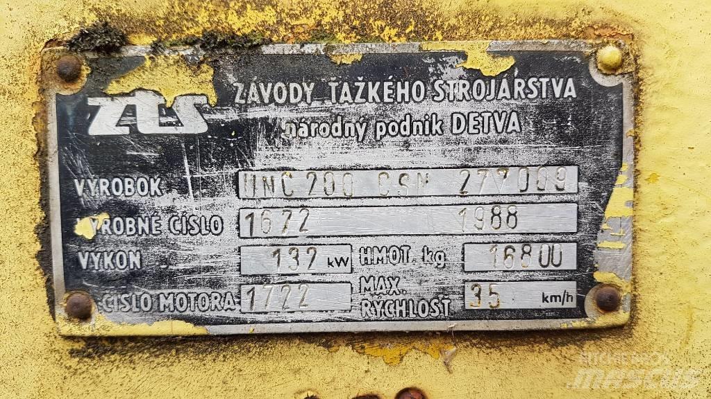  UNC 200 Utovarivači na kotačima