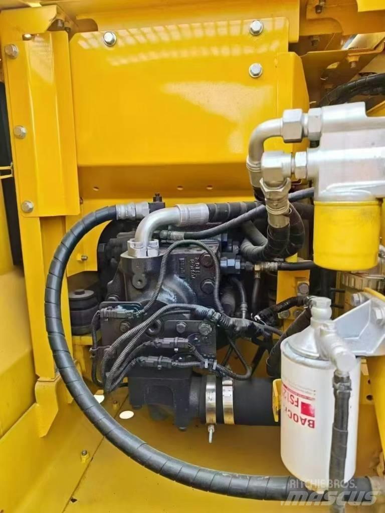 Komatsu 130LC-7 Bageri gusjeničari