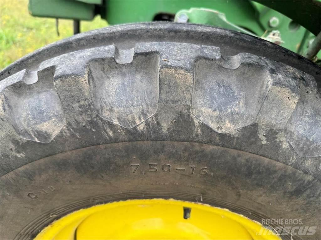 John Deere 1040 S Traktori