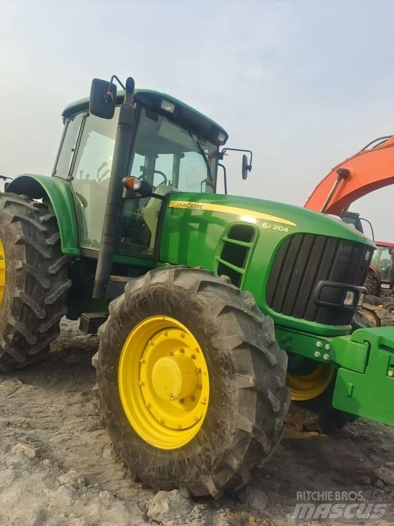 John Deere 6J-2104 Traktori