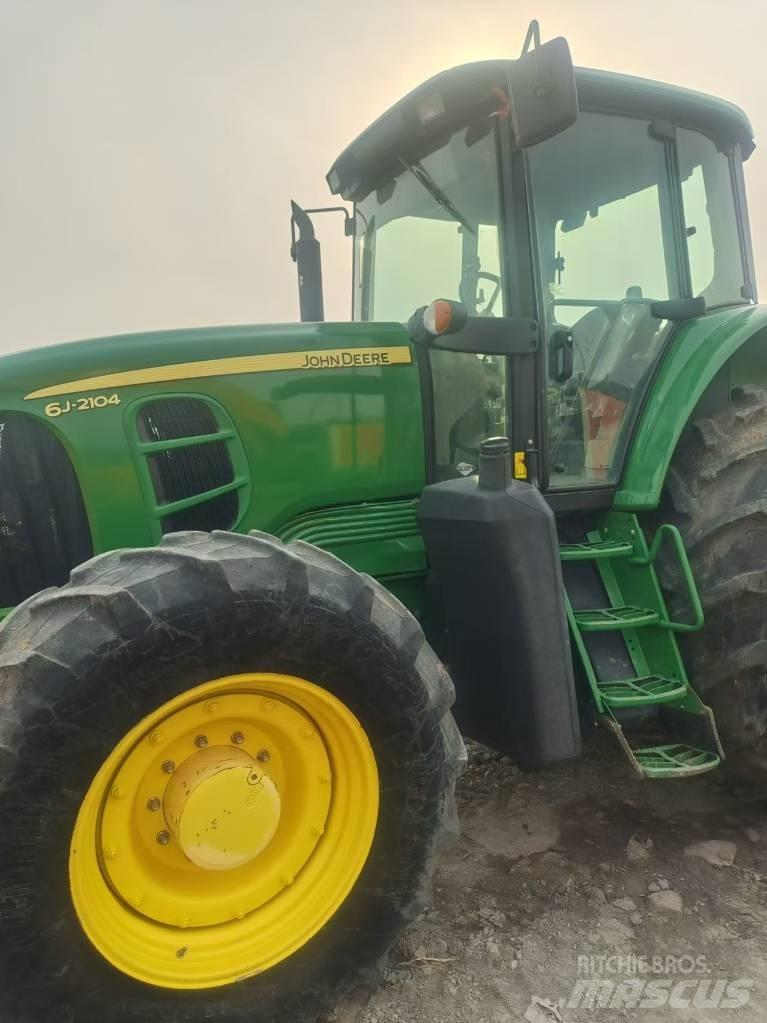 John Deere 6J-2104 Traktori