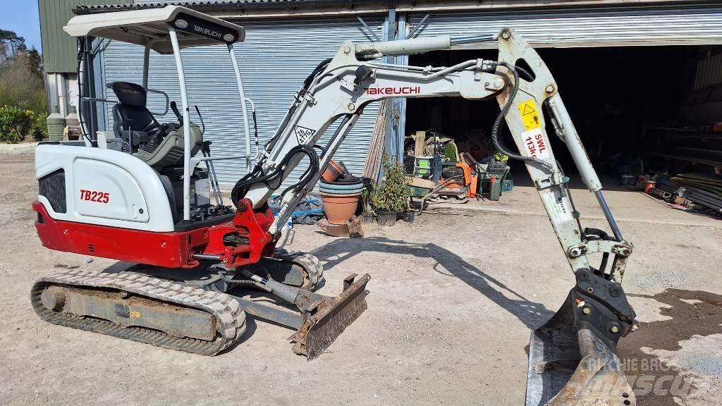 Takeuchi TB 225 Mini bageri <7t