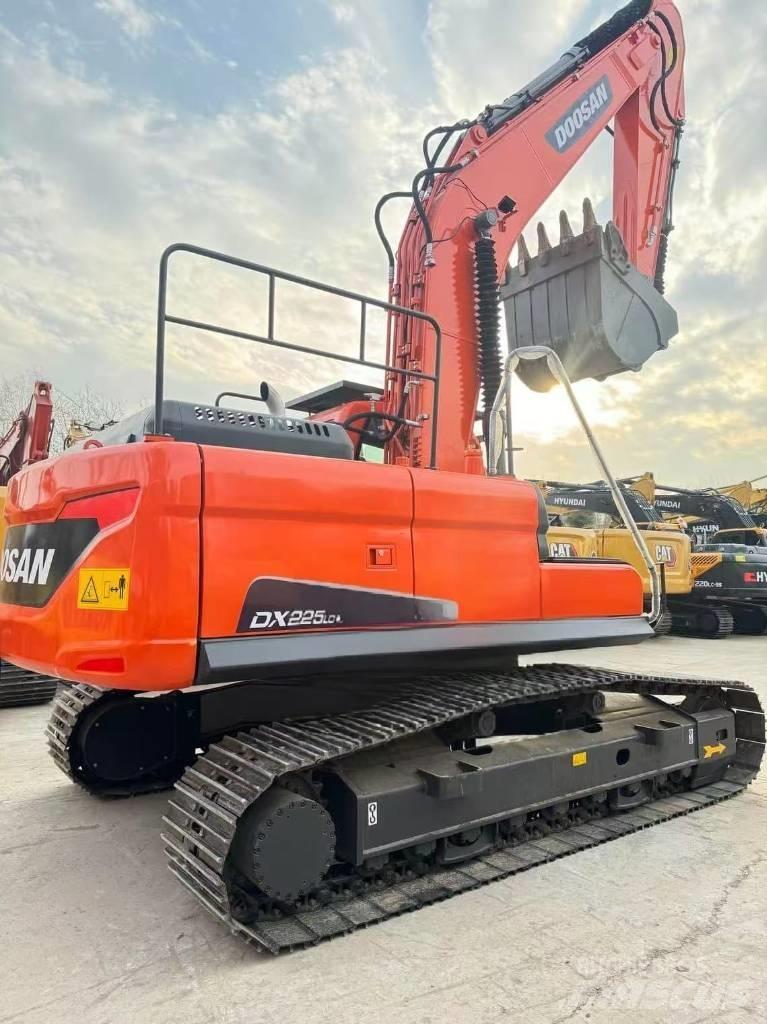 Doosan DX 225 LCA Midi bageri 7t – 12t