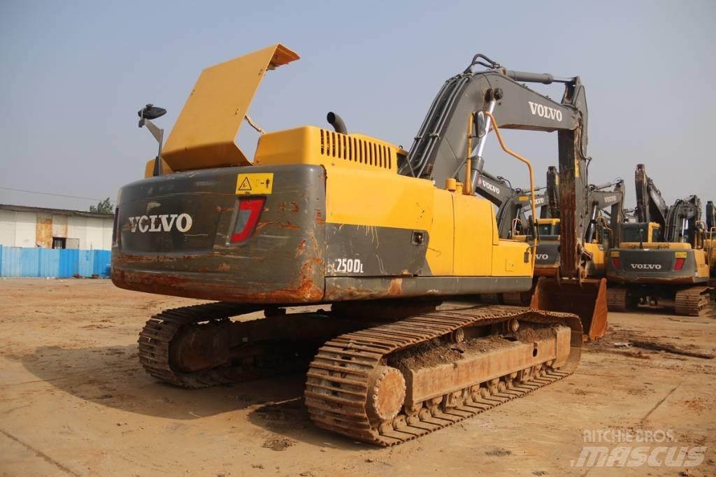 Volvo EC250 Bageri gusjeničari