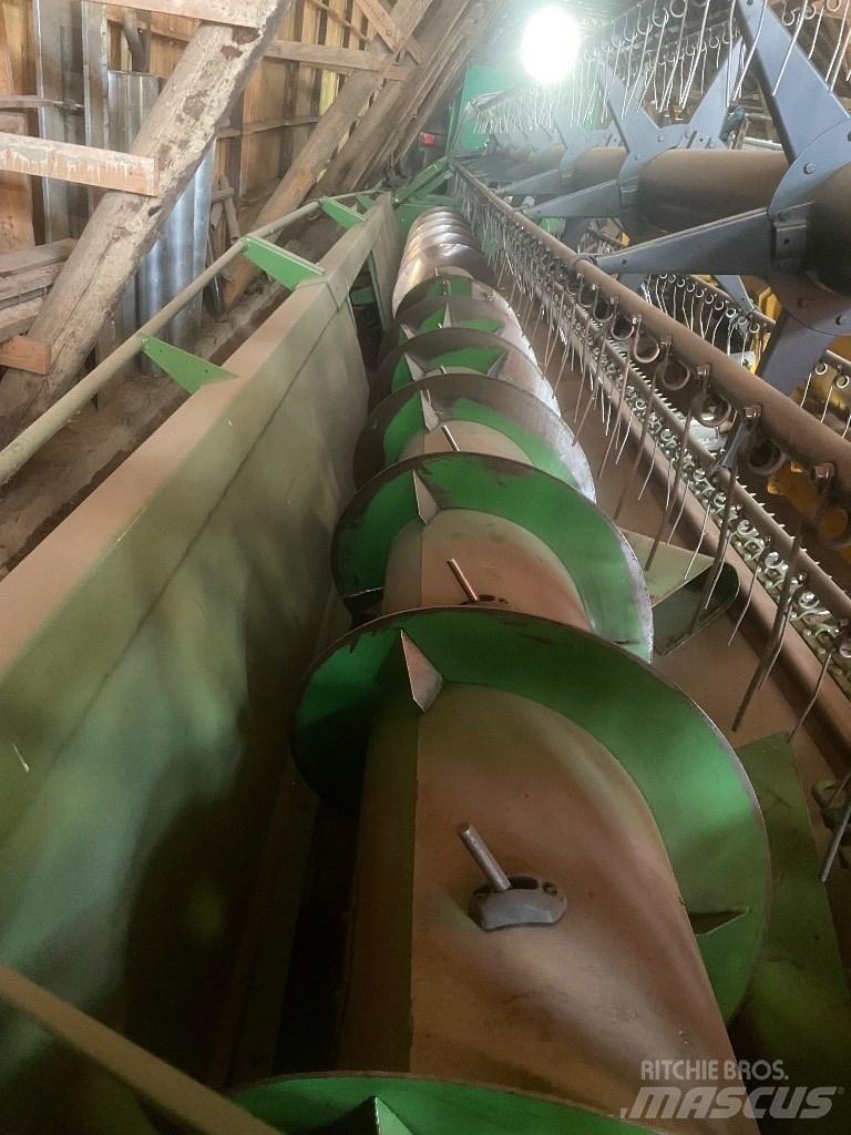 John Deere T670 Kombajni