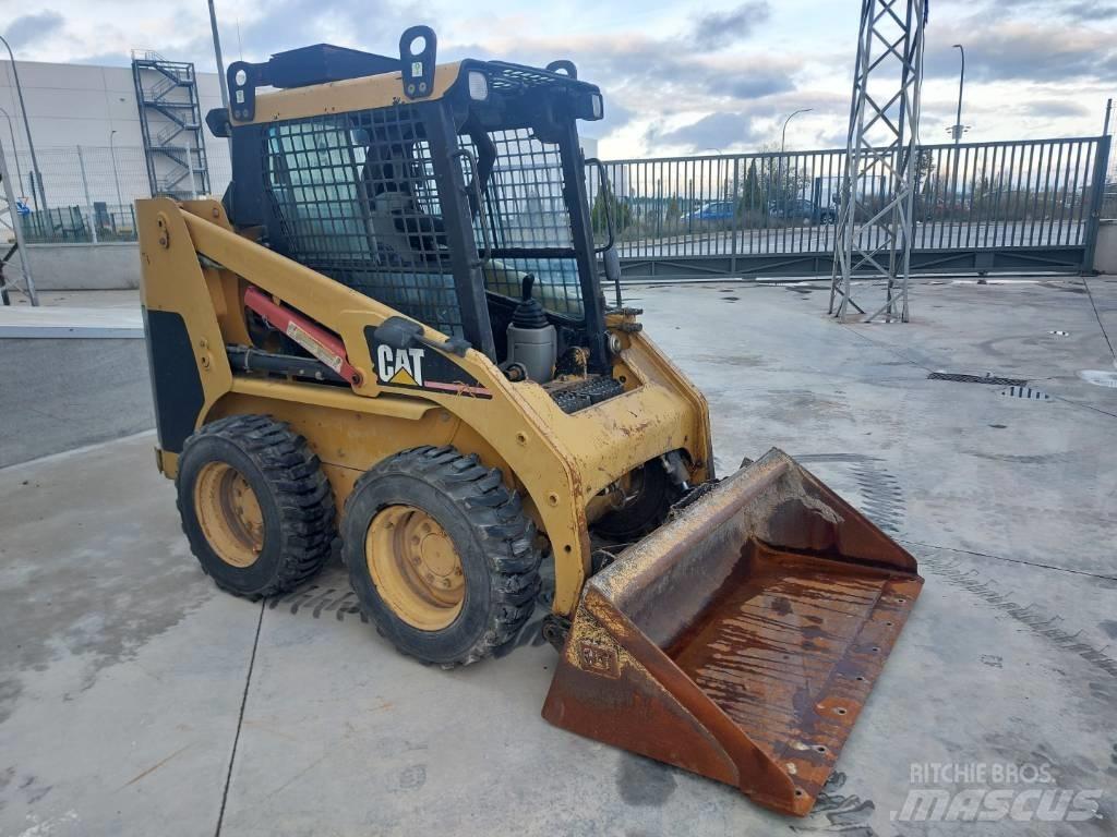 CAT 216 Skid steer mini utovarivači