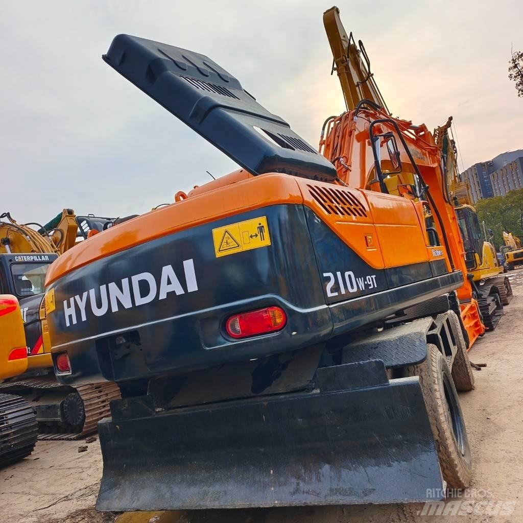 Hyundai 210W-9 Bageri na kotačima