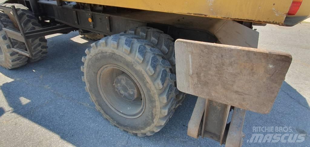 CAT 214 B Bageri na kotačima