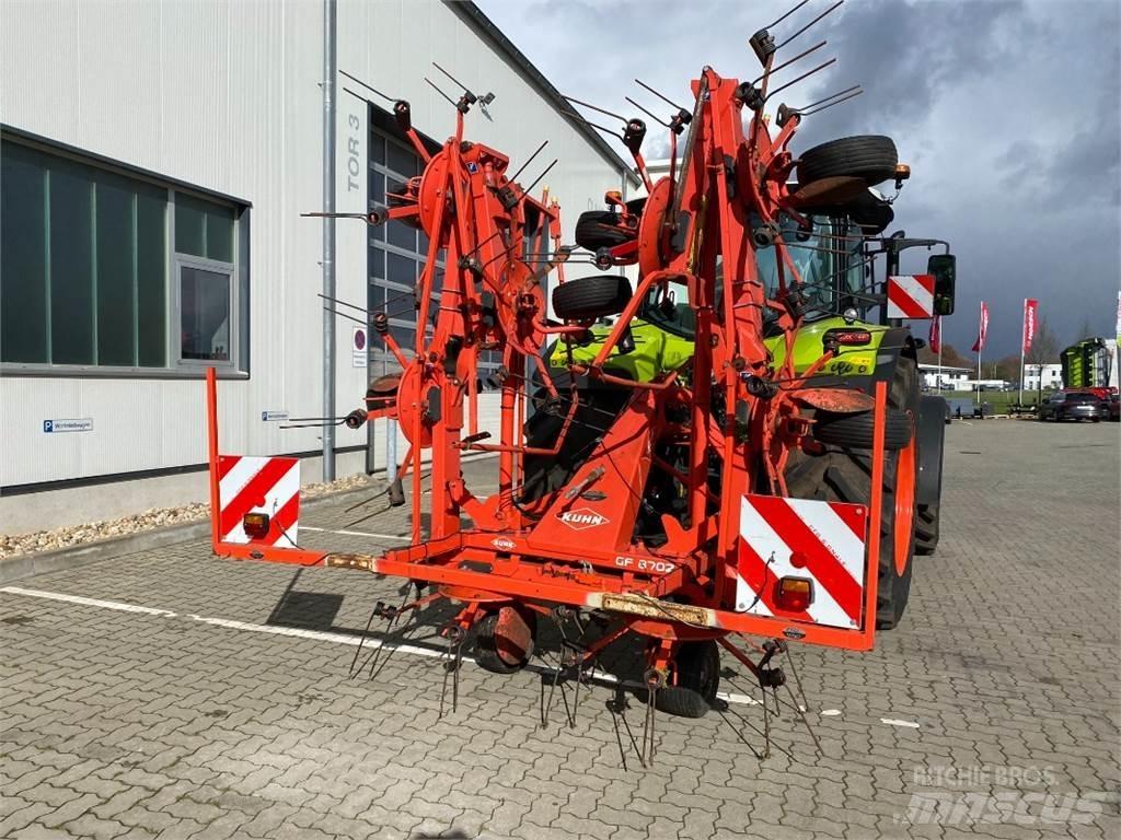Kuhn GF 8702 Okretači i sakupljači sijena