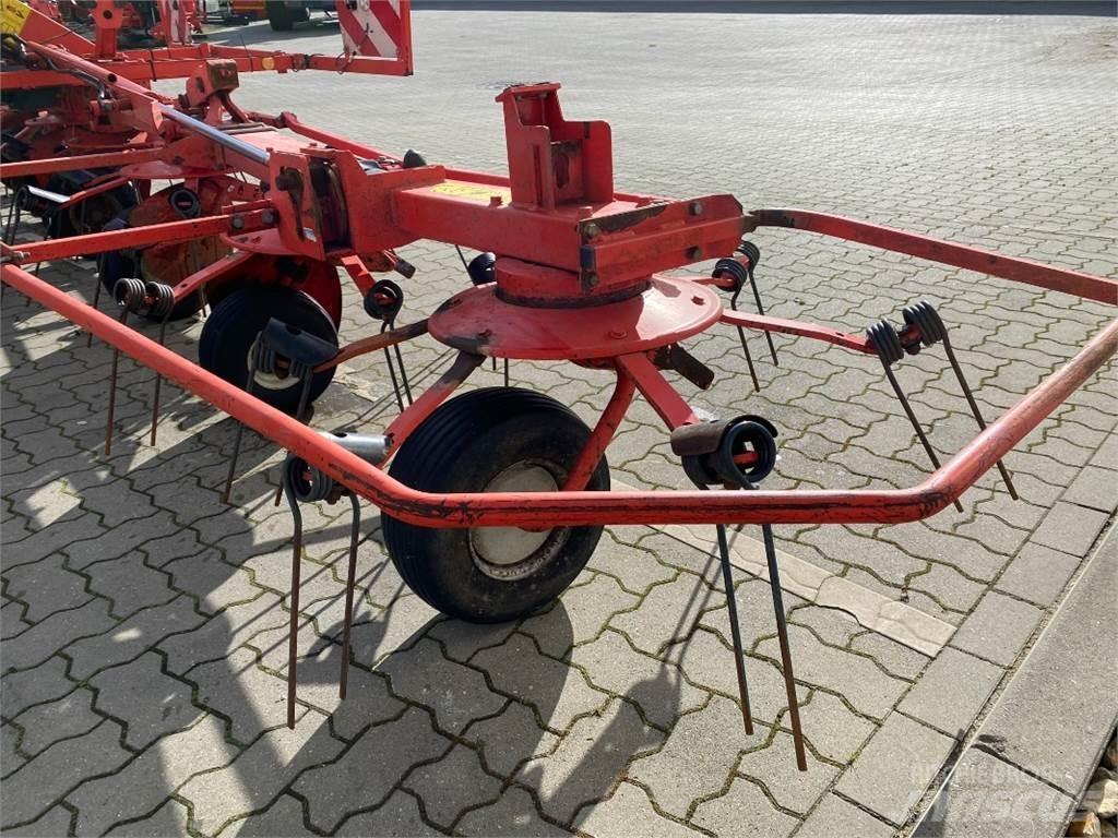 Kuhn GF 8702 Okretači i sakupljači sijena