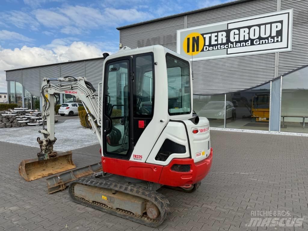 Takeuchi TB 225 V3 Mini bageri <7t